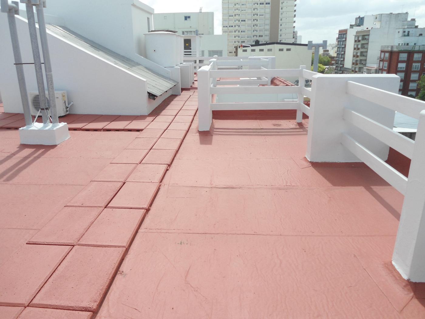 Terraza impermeabilizada en color rojo